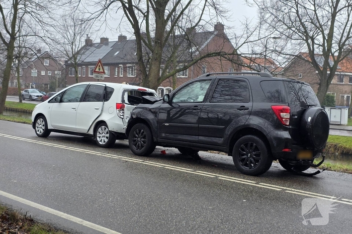 Auto-ongeluk leidt tot ambulance inzet