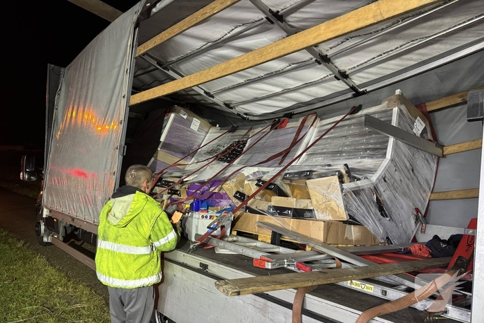 Lading omver in bakwagen