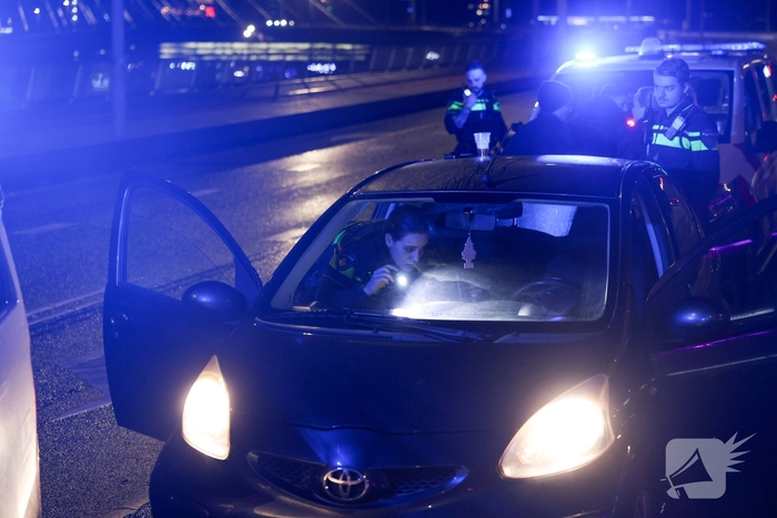 Politieachtervolging eindigt op Erasmusbrug