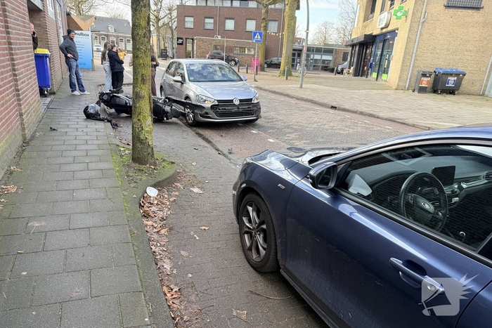 Motorrijder gewond bij botsing met auto