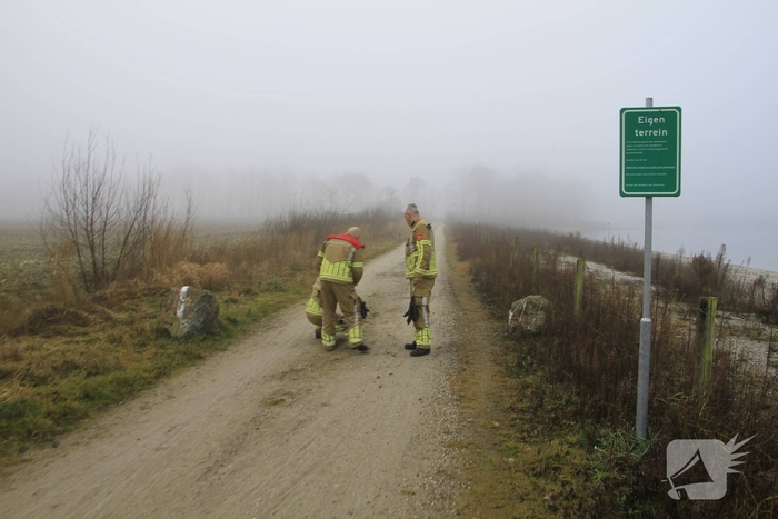 Buitenbrand onder monumentale bank na barbecue