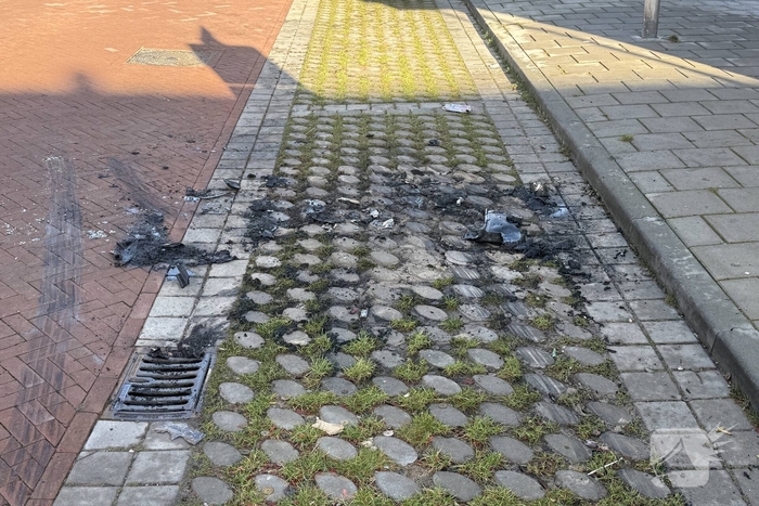 Autobrand zorgt voor aanzienlijke schade