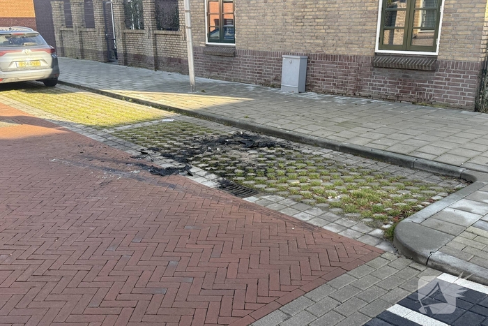 Autobrand zorgt voor aanzienlijke schade