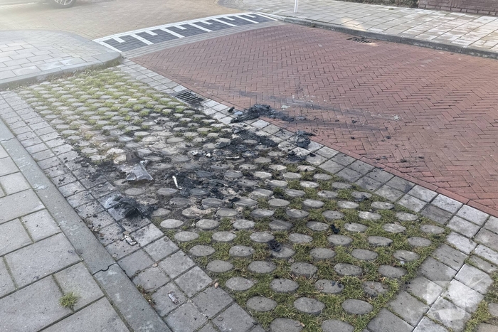 Autobrand zorgt voor aanzienlijke schade