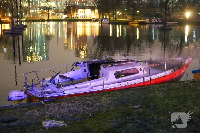 Brand verwoest plezierboot