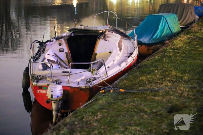 Brand verwoest plezierboot