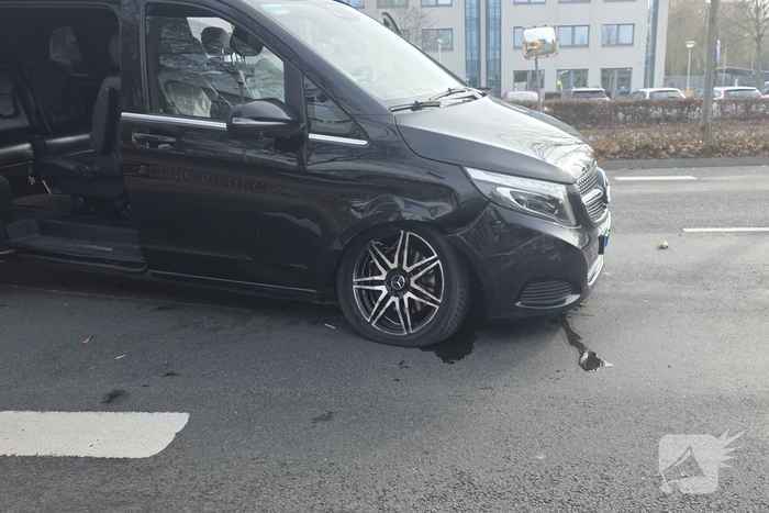 Taxi total-loss na botsing met auto