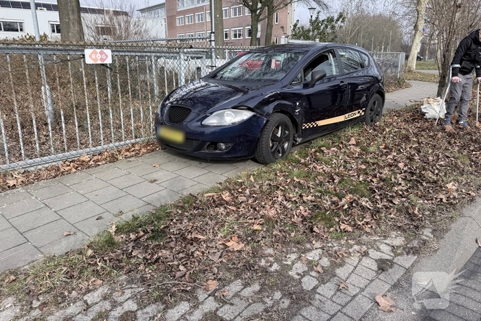 Taxi total-loss na botsing met auto