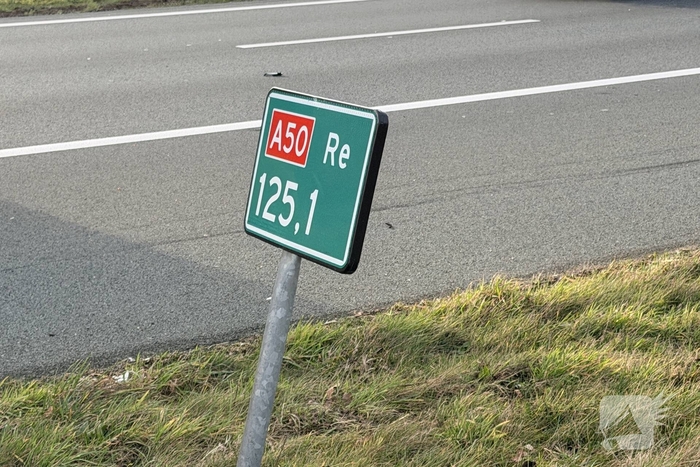 Botsing tussen twee auto's op snelweg