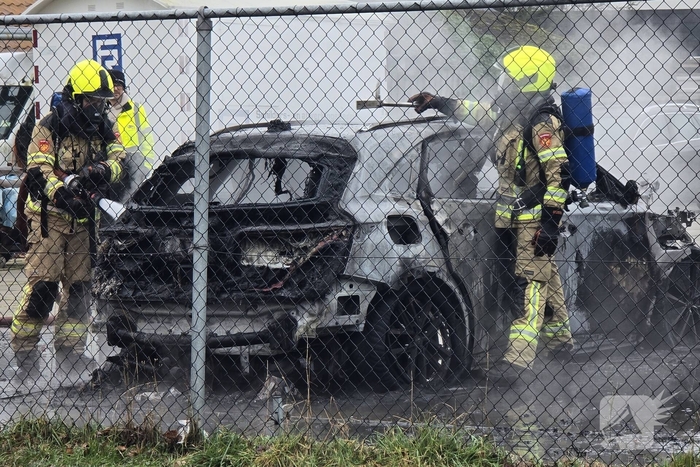 Dure stationwagen verwoest door brand