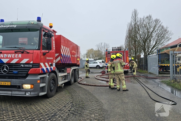 Dure stationwagen verwoest door brand