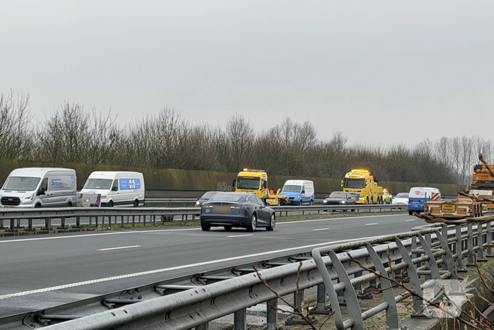 Botsing tussen bestelbussen zonder gewonden