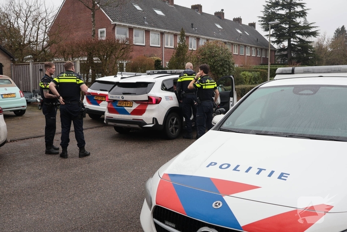 Steekincident in flatwoning leidt tot gewonde