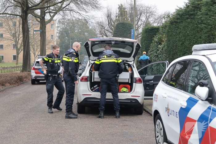 Steekincident in flatwoning leidt tot gewonde