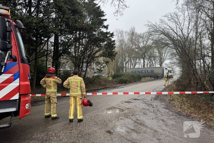 Vrachtwagen beschadigt gasstation en veroorzaakt gaslekkage