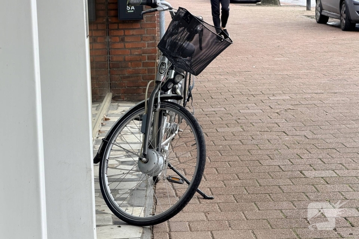 Vrouw gewond na aanrijding met auto