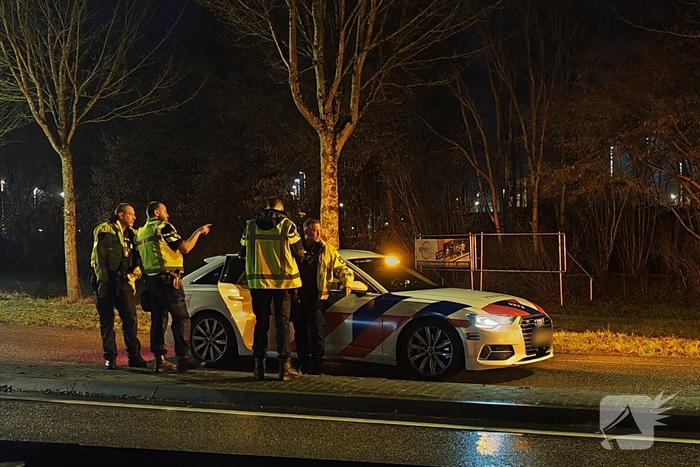 Auto belandt in sloot na botsing met andere auto