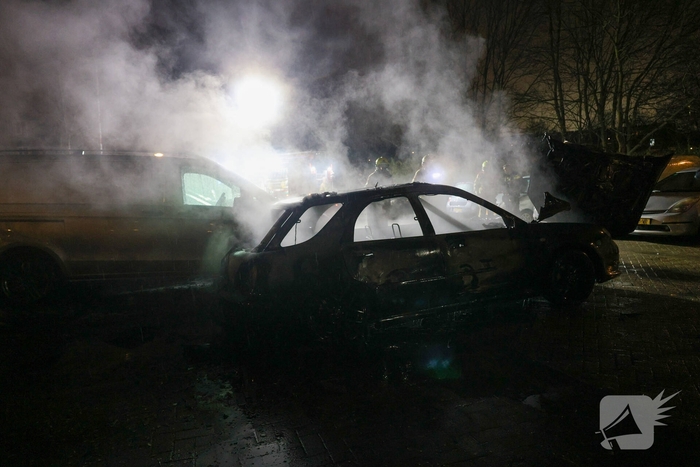 Auto in vlammen opgegaan met vermoedelijke brandstichting