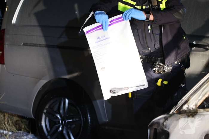 Auto in vlammen opgegaan met vermoedelijke brandstichting