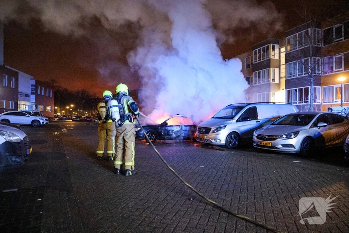 Auto in vlammen opgegaan met vermoedelijke brandstichting