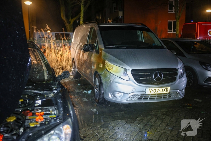Auto in vlammen opgegaan met vermoedelijke brandstichting