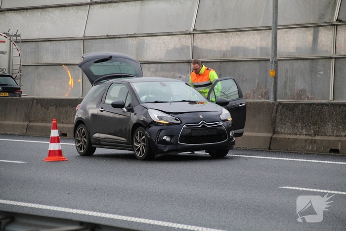 Ongeval leidt tot flinke schade en verkeershinder op A15
