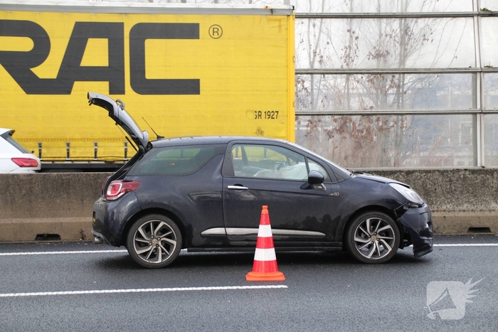 Ongeval leidt tot flinke schade en verkeershinder op A15