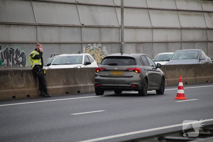Ongeval leidt tot flinke schade en verkeershinder op A15