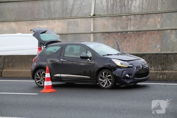 Ongeval leidt tot flinke schade en verkeershinder op A15