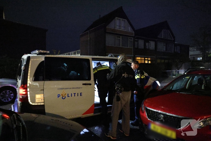 Team Parate Eenheid houdt persoon aan in woning