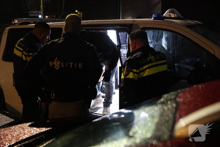 Team Parate Eenheid houdt persoon aan in woning