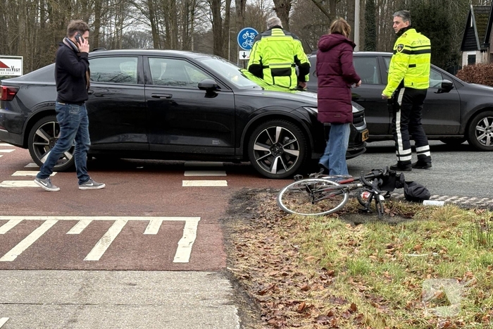 Fietser gewond bij botsing met auto