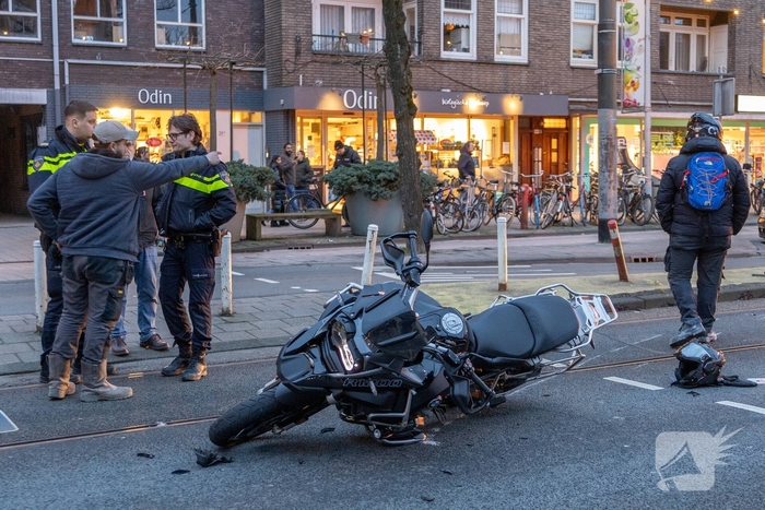 Gewonde bij aanrijding motorfiets en auto