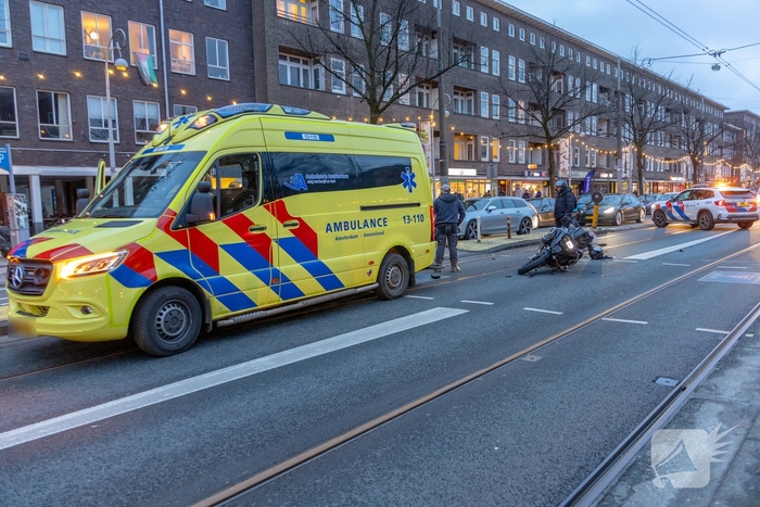 Gewonde bij aanrijding motorfiets en auto