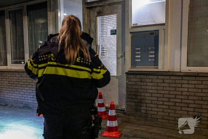 Explosie bij portiekwoning veroorzaakt aanzienlijke schade