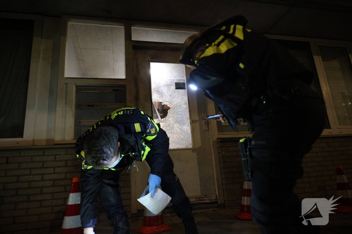 Explosie bij portiekwoning veroorzaakt aanzienlijke schade