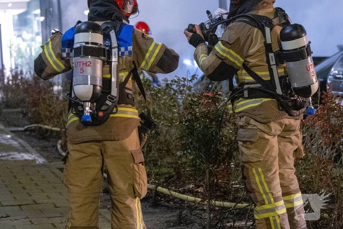 Brand verwoest meerdere auto's op parkeerplaats