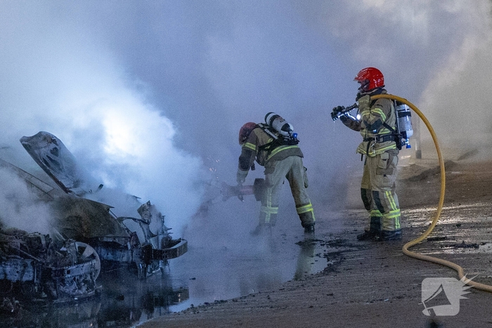 Brand verwoest meerdere auto's op parkeerplaats