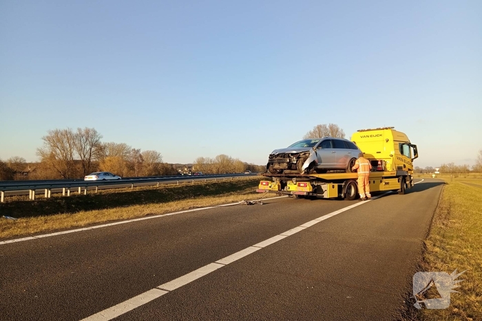 Automobilist verliest macht over het stuur en ramt een verkeersbord