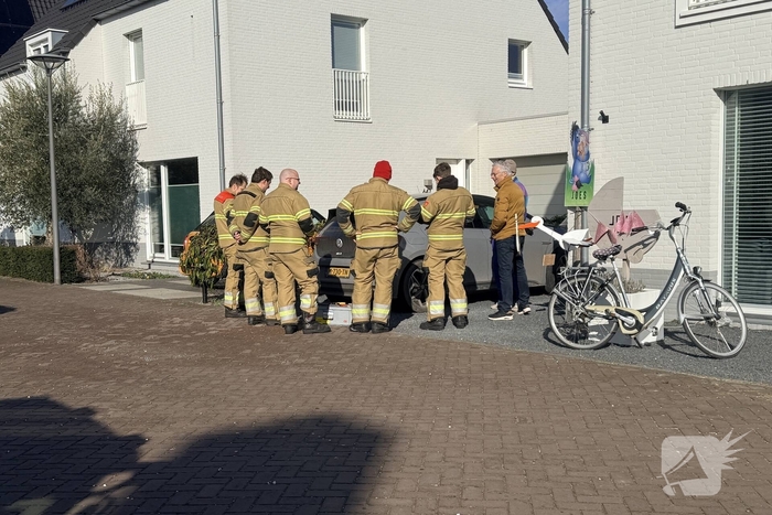 Baby van twee weken vast in auto