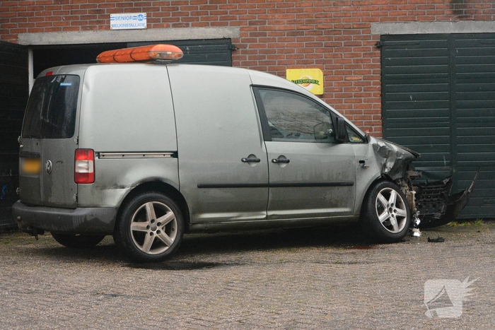 Aanrijding op kruising leidt tot schade