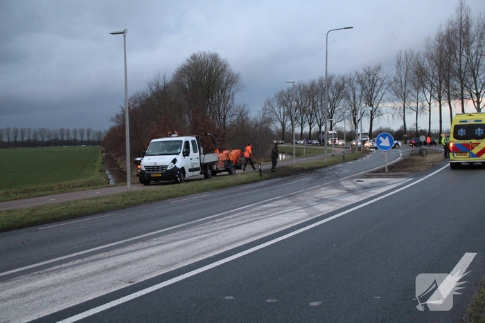 Zware aanrijding tussen fietser en busje