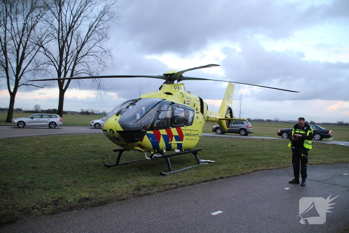 Zware aanrijding tussen fietser en busje