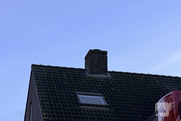 Brandweer bestrijdt schoorsteenbrand