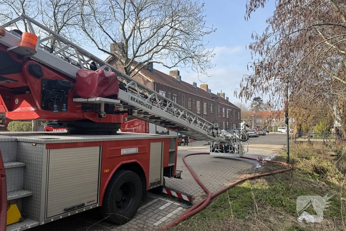 Uitslaande brand vergt uitgebreide inzet