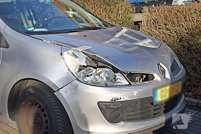 Botsing tussen twee auto's veroorzaakt letsel