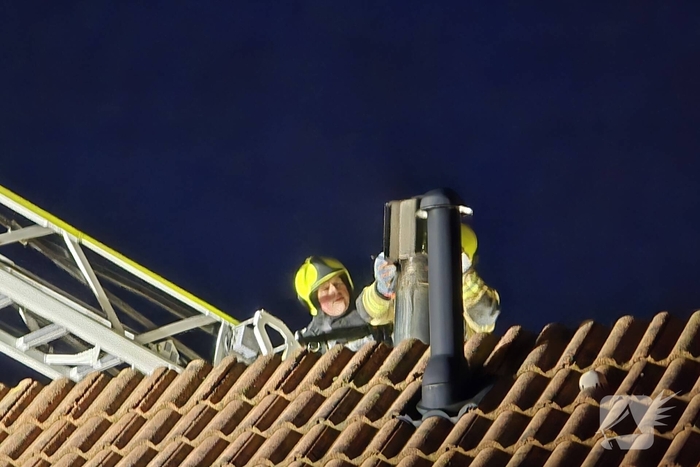 Brand in schoorsteen woning veroorzaakt inzet brandweer
