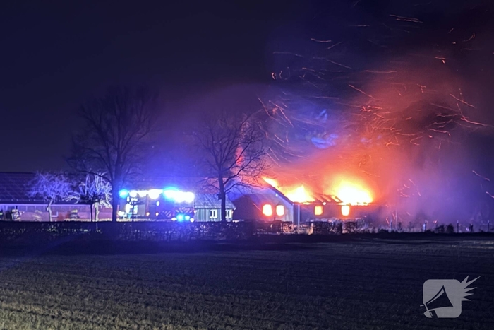 Grote brand in bijgebouw zorgt voor spoedinterventie