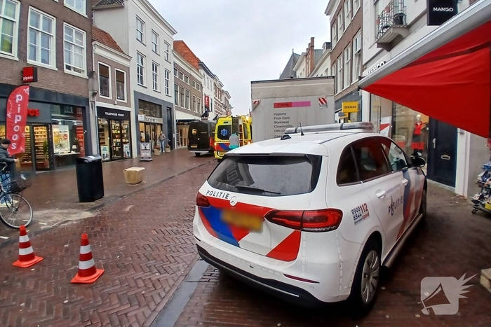 Stratenmaker gewond bij aanrijding met bestelbus