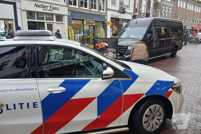 Stratenmaker gewond bij aanrijding met bestelbus